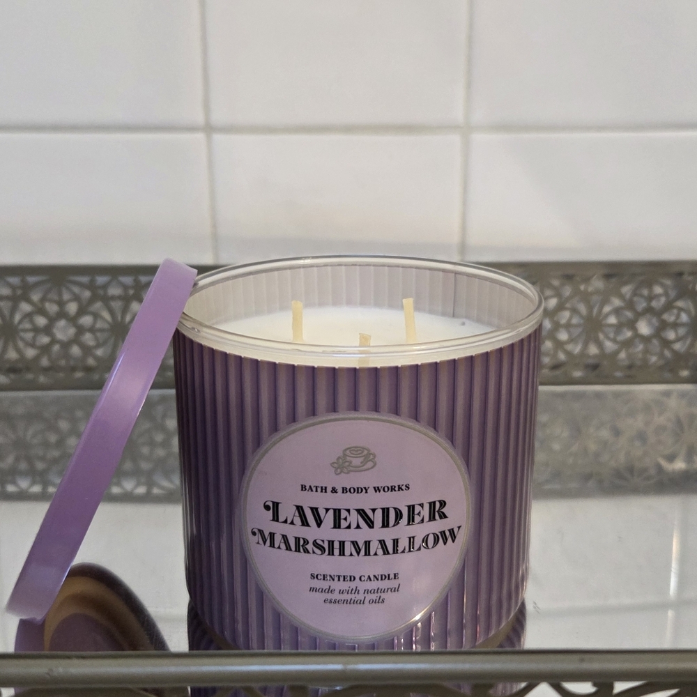 Bath & Body Works Lavender Marshmallow Scented Candle — White & Cream Label - Picture 2 of 3